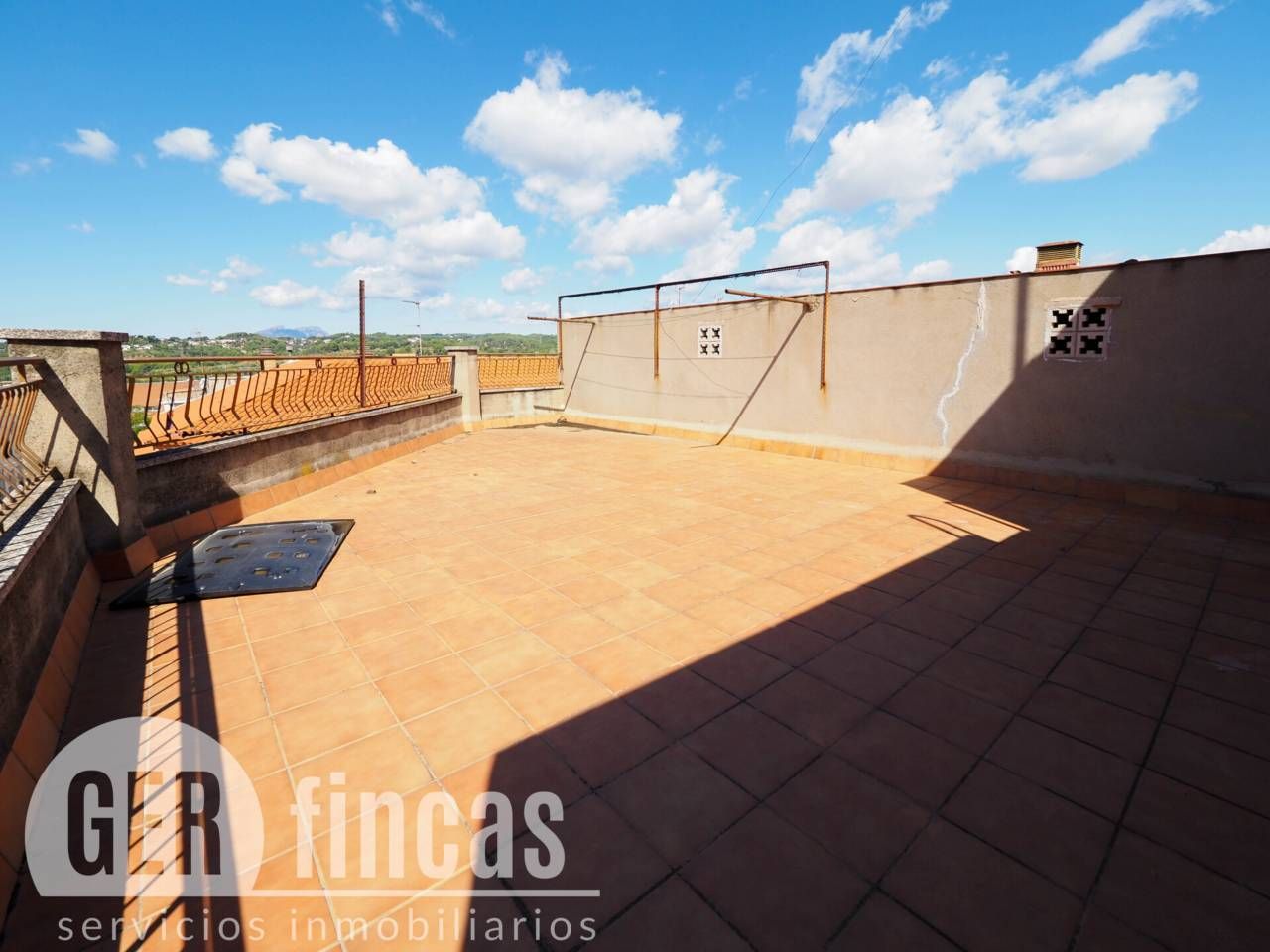 Terrace of House or chalet for sale in Rubí  with Heating, Terrace and Alarm