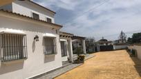 Vista exterior de Casa o xalet en venda en Conil de la Frontera amb Terrassa i Piscina