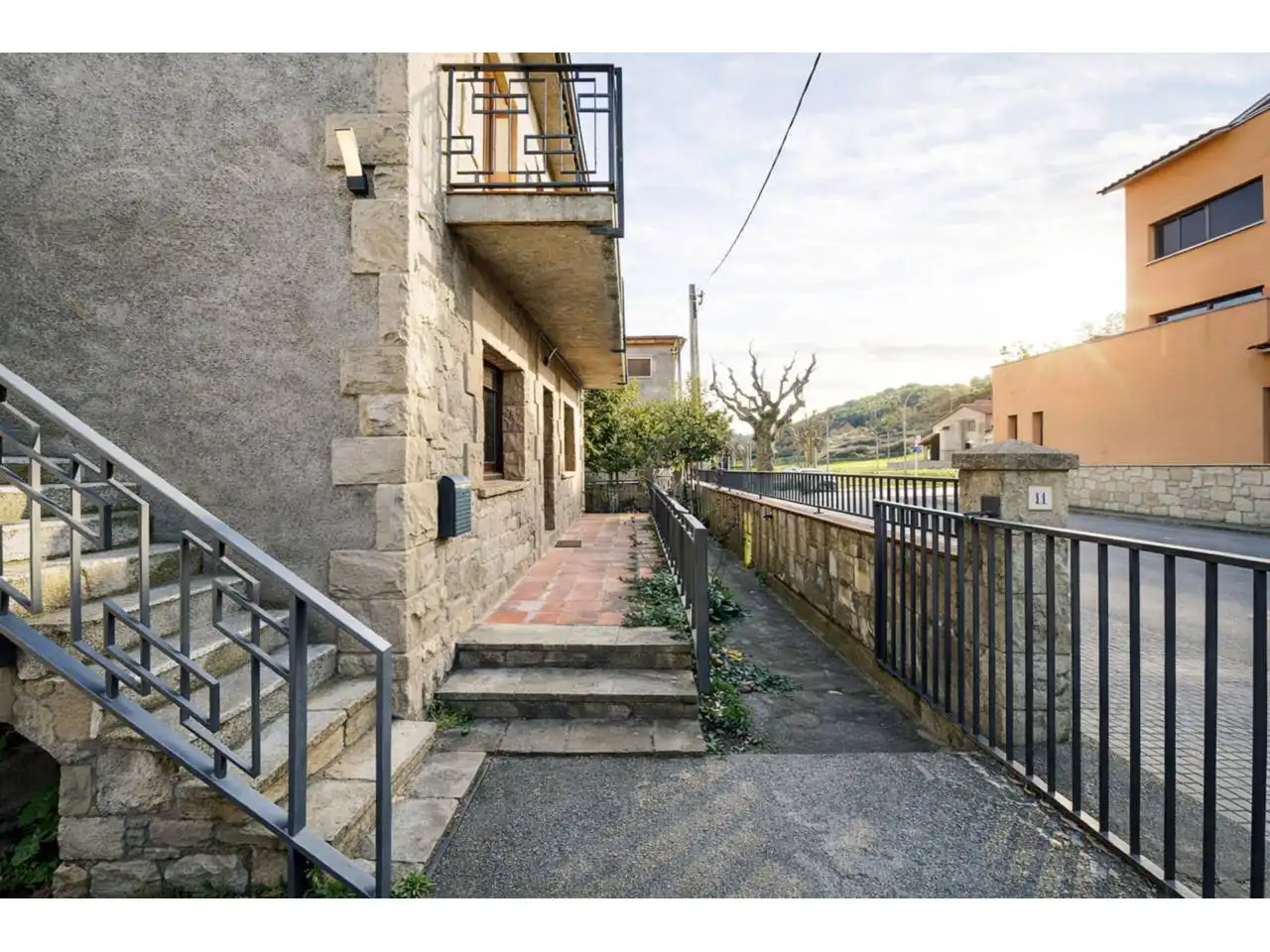 Vista exterior de Casa o xalet en venda en L'Estany amb Calefacció, Jardí privat i Terrassa