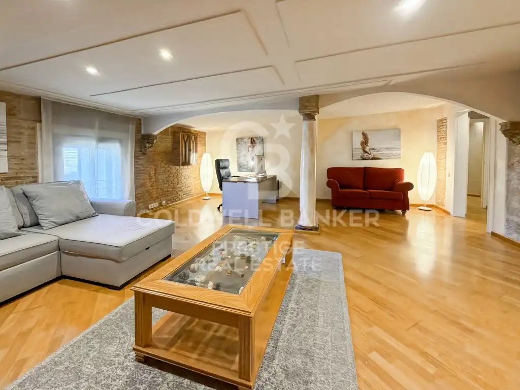 Piso con ascensor en venta en Gran Via Corts Catalanes, imagen 3