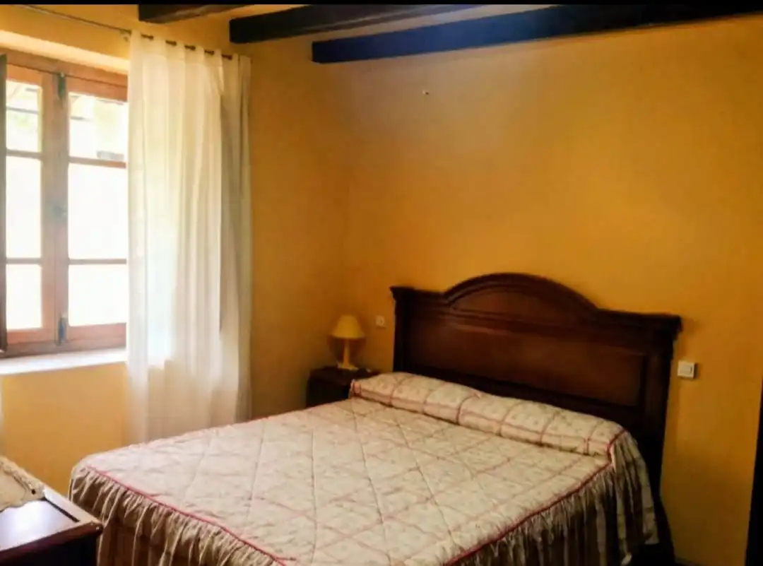 Dormitori de Casa o xalet en venda en Vega de Liébana amb Jardí privat, Moblat i Balcó