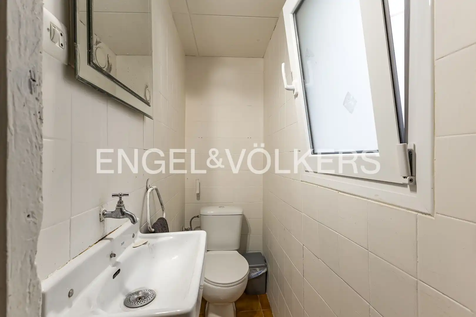 Baño de Piso en venta en Barcelona con Calefacción y Balcón