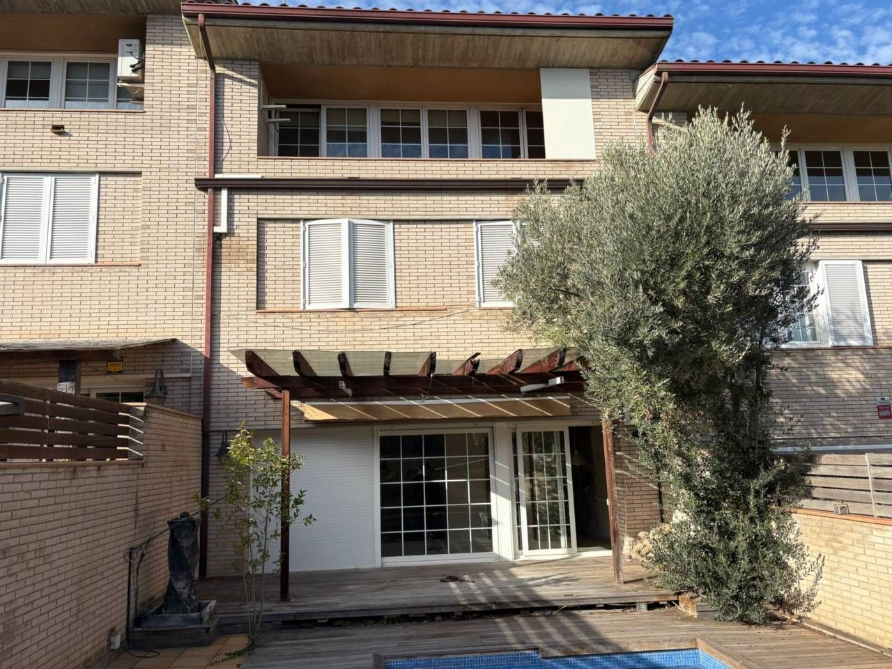 Vista exterior de Casa adosada en venda en Sant Quirze del Vallès amb Aire condicionat, Calefacció i Jardí privat