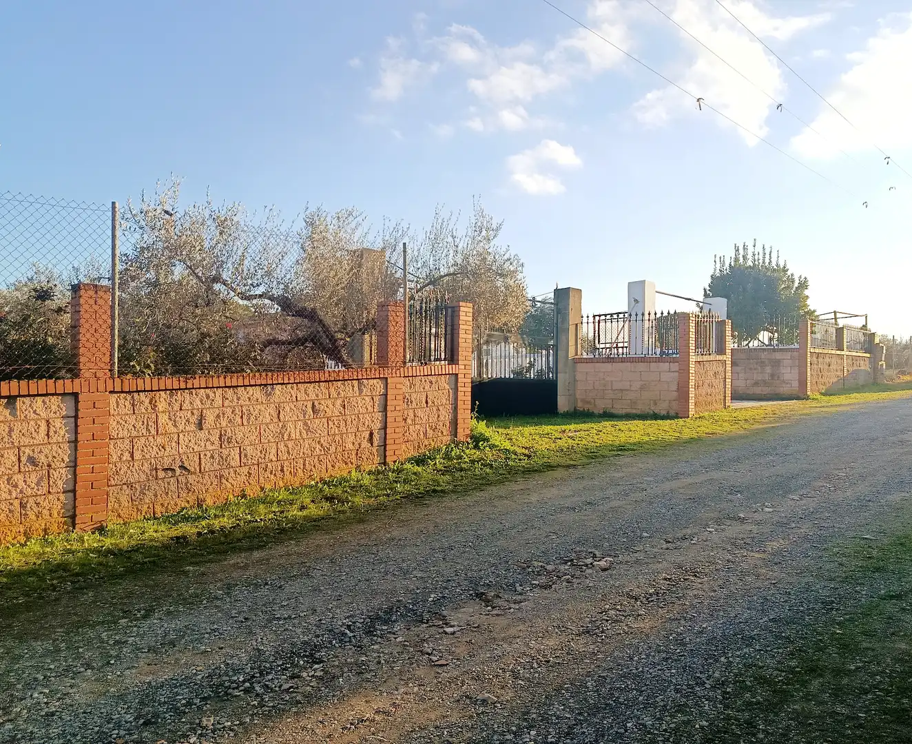 Country house zum Verkauf in Hinojos mit Privatgarten, Terrasse und Schwimmbad