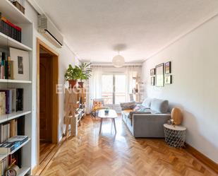 Sala d'estar de Apartament de lloguer en  Madrid Capital amb Aire condicionat, Calefacció i Parquet
