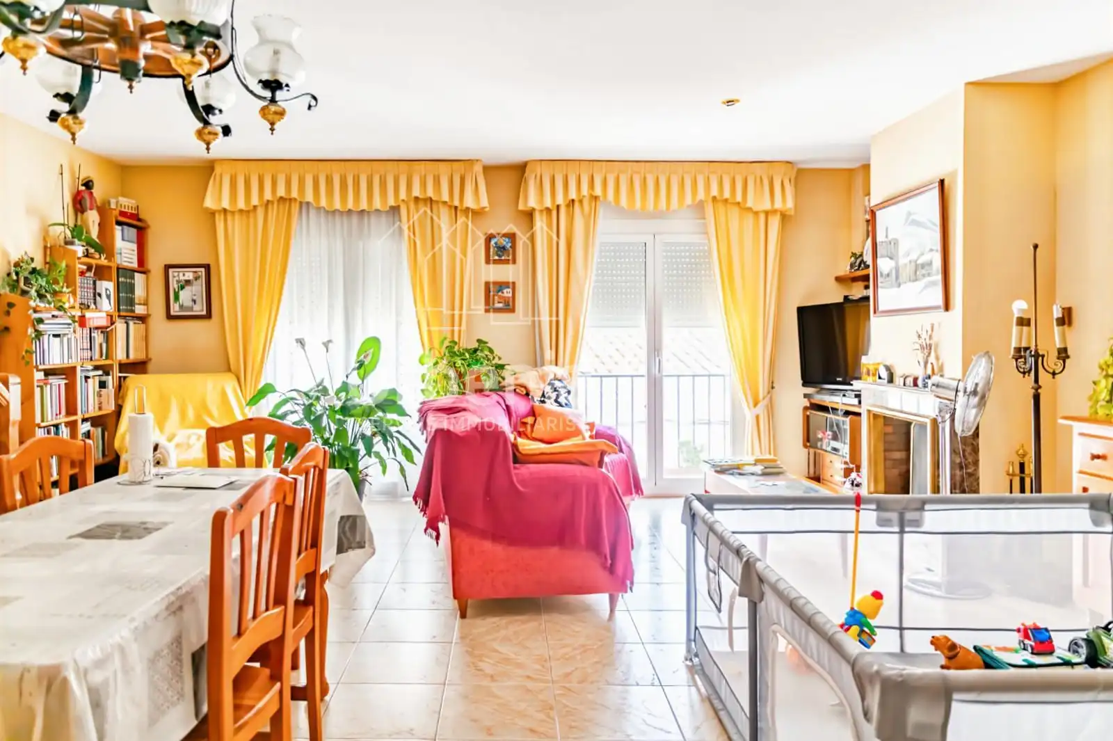 Sala de estar de Casa adosada en venta en Argentona con Calefacción y Terraza