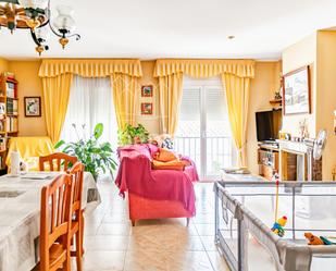 Sala d'estar de Casa adosada en venda en Argentona amb Calefacció i Terrassa