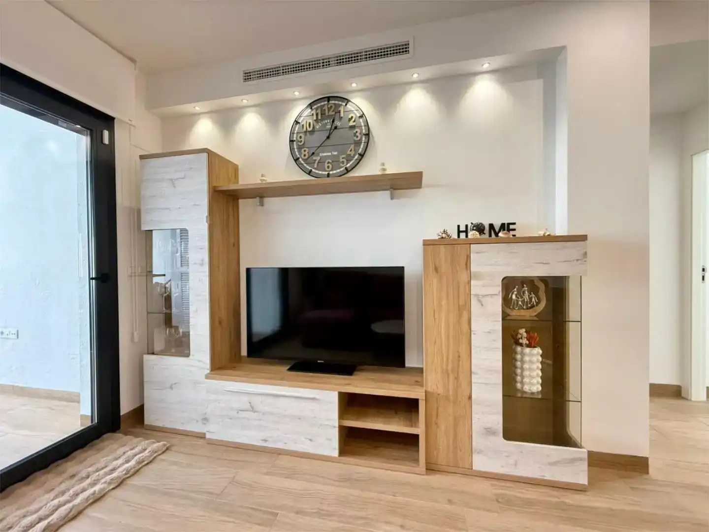 Wohnzimmer von Wohnung zur Miete in Torrevieja mit Klimaanlage und Schwimmbad
