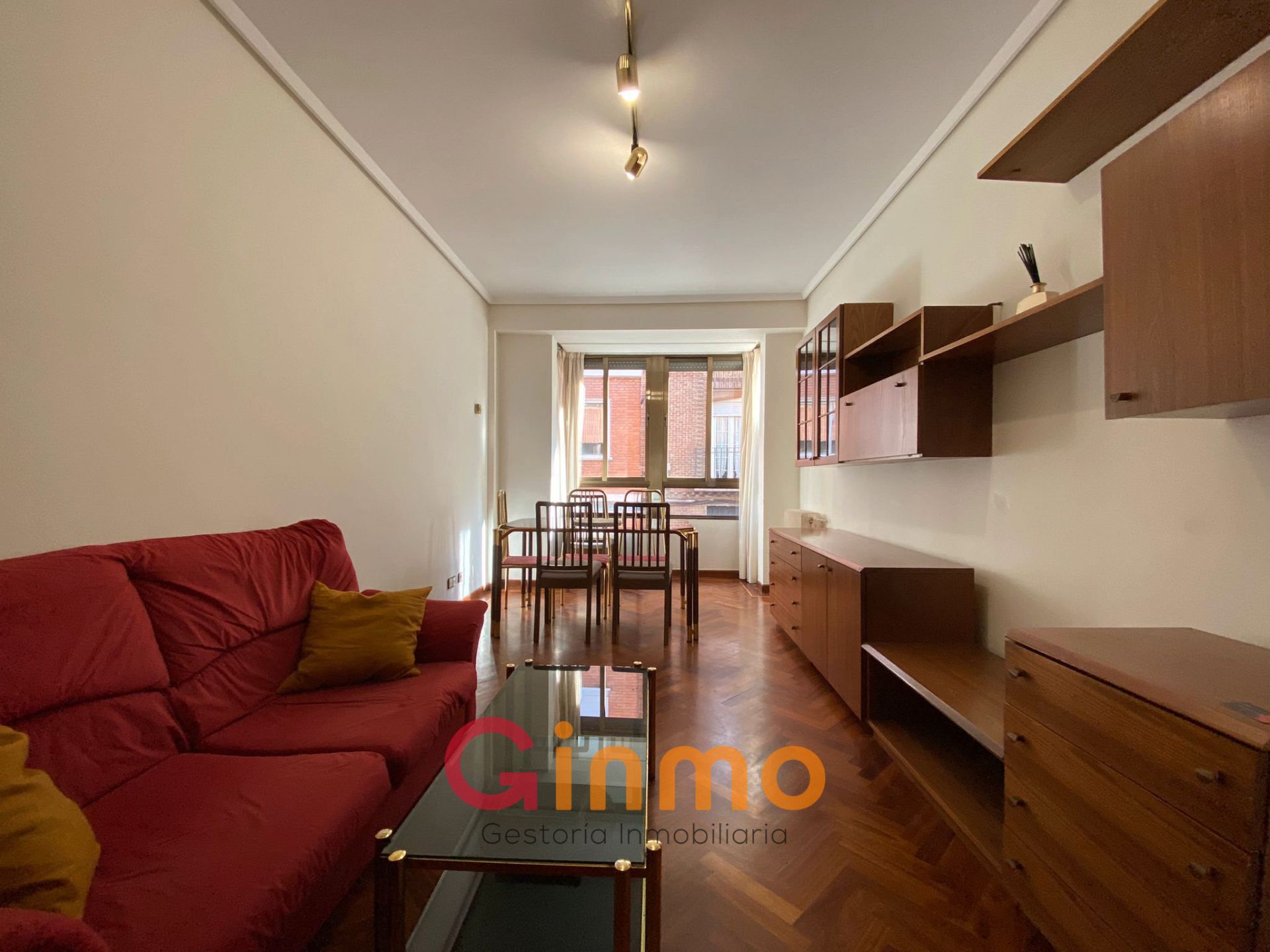 Living room of Flat to rent in  Madrid Capital  with Air Conditioner, Heating and Parquet flooring