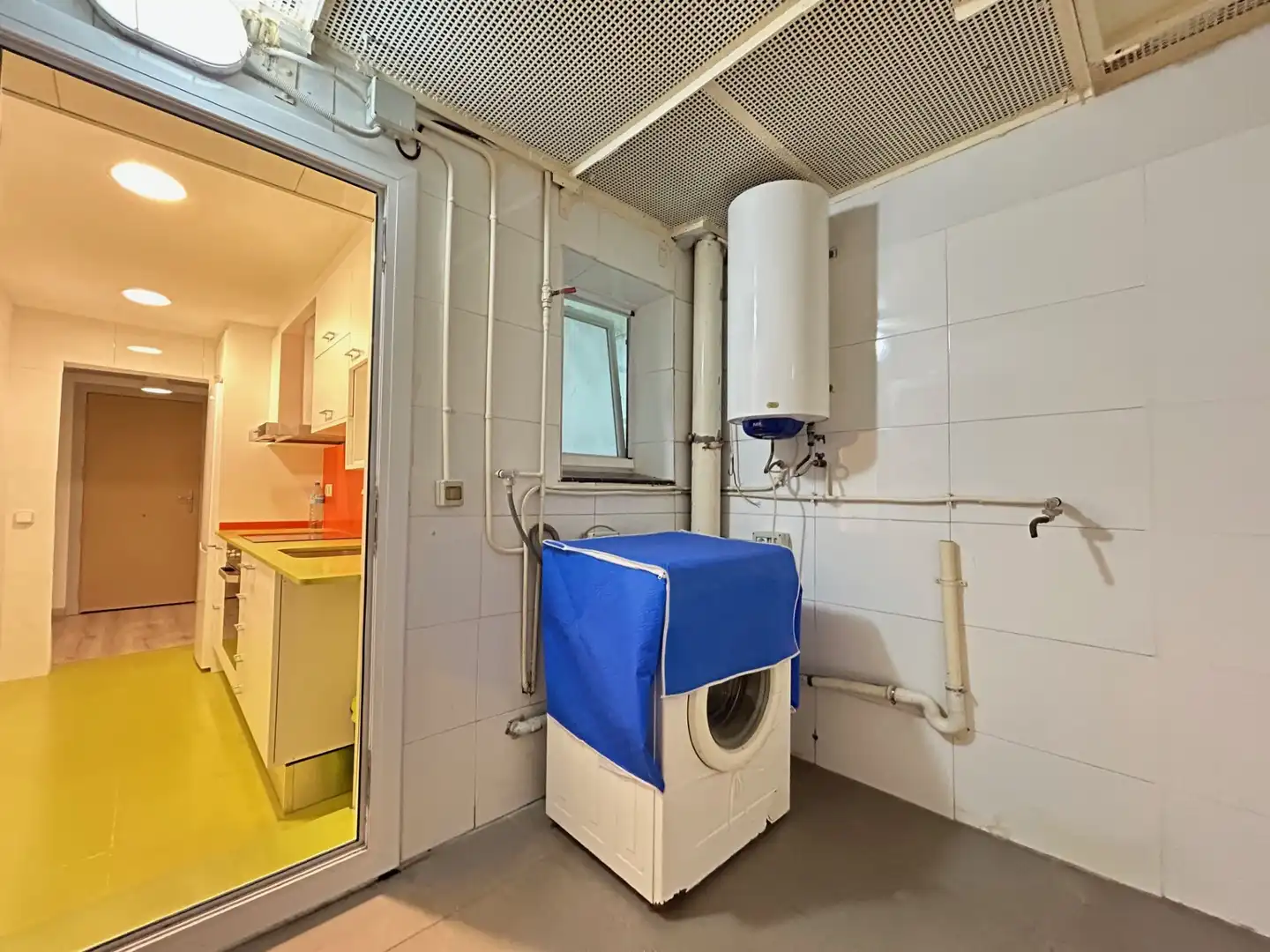 Kitchen of Flat for sale in L'Hospitalet de Llobregat  with Air Conditioner, Heating and Oven