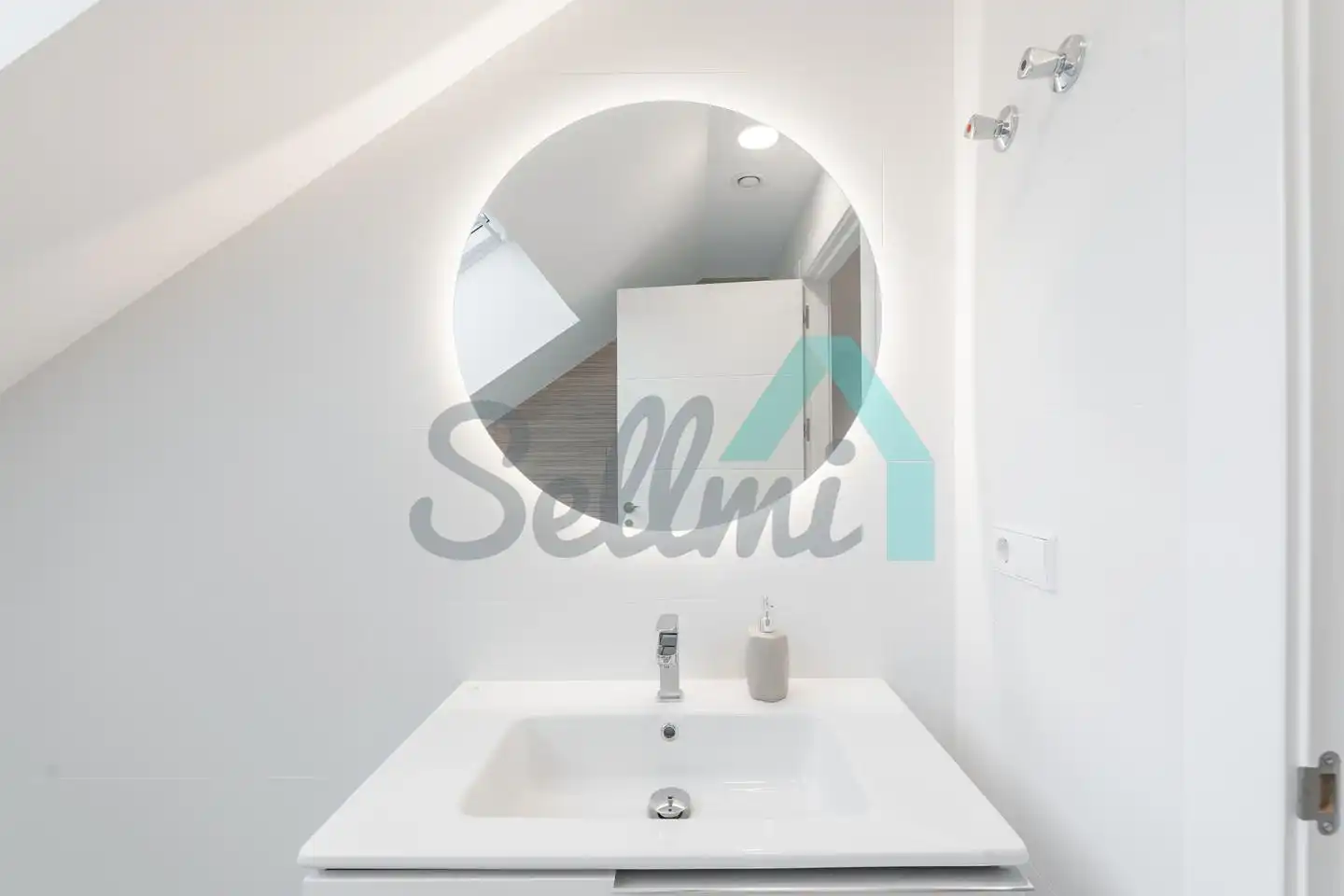 Attic for rent in Rendueles Llanos, Ceares