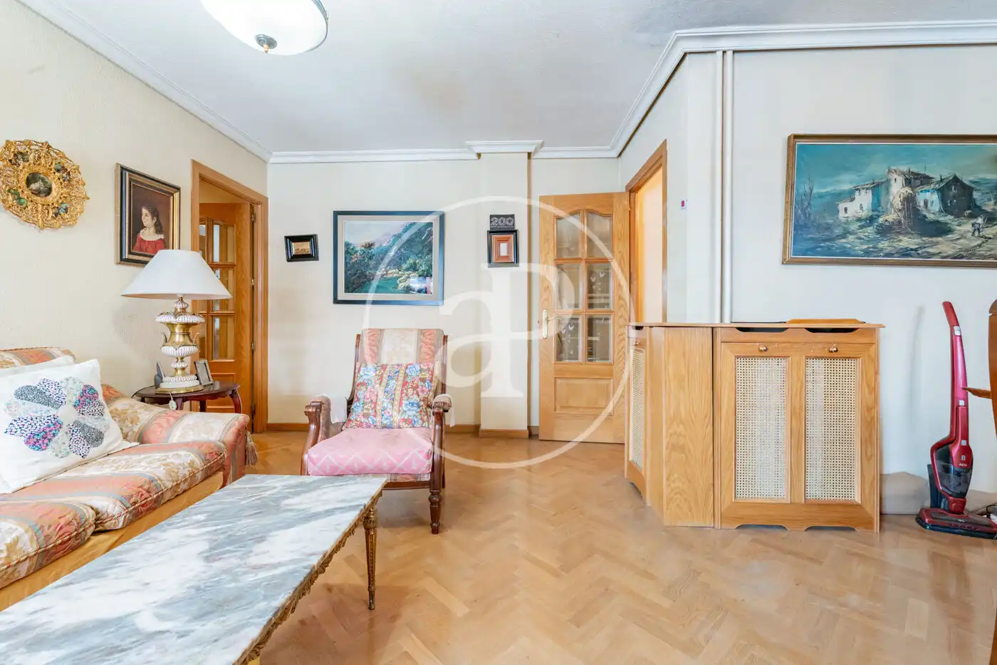 Sala d'estar de Pis en venda en Madrid amb Calefacció, Terrassa i Moblat