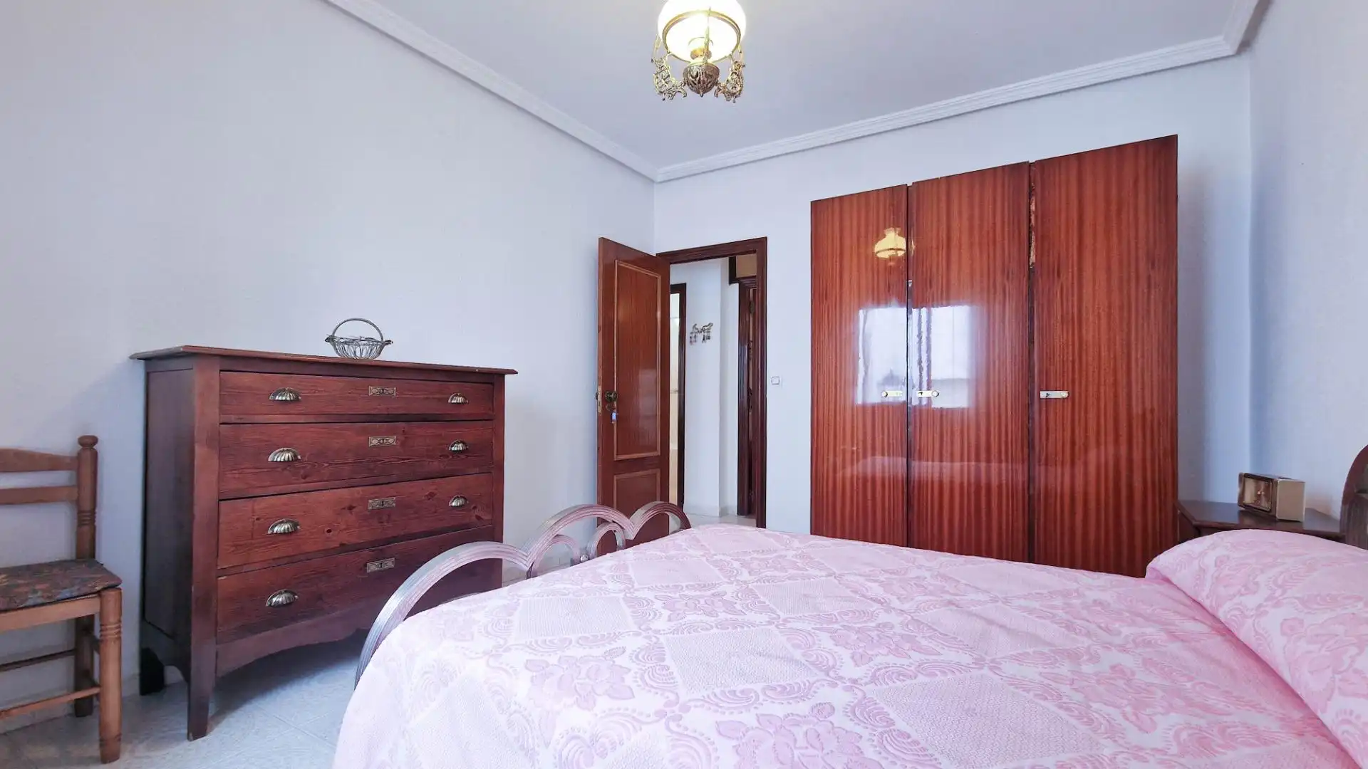 Habitación de Casa o chalet en venta en Cheles con Terraza, Trastero y Balcón