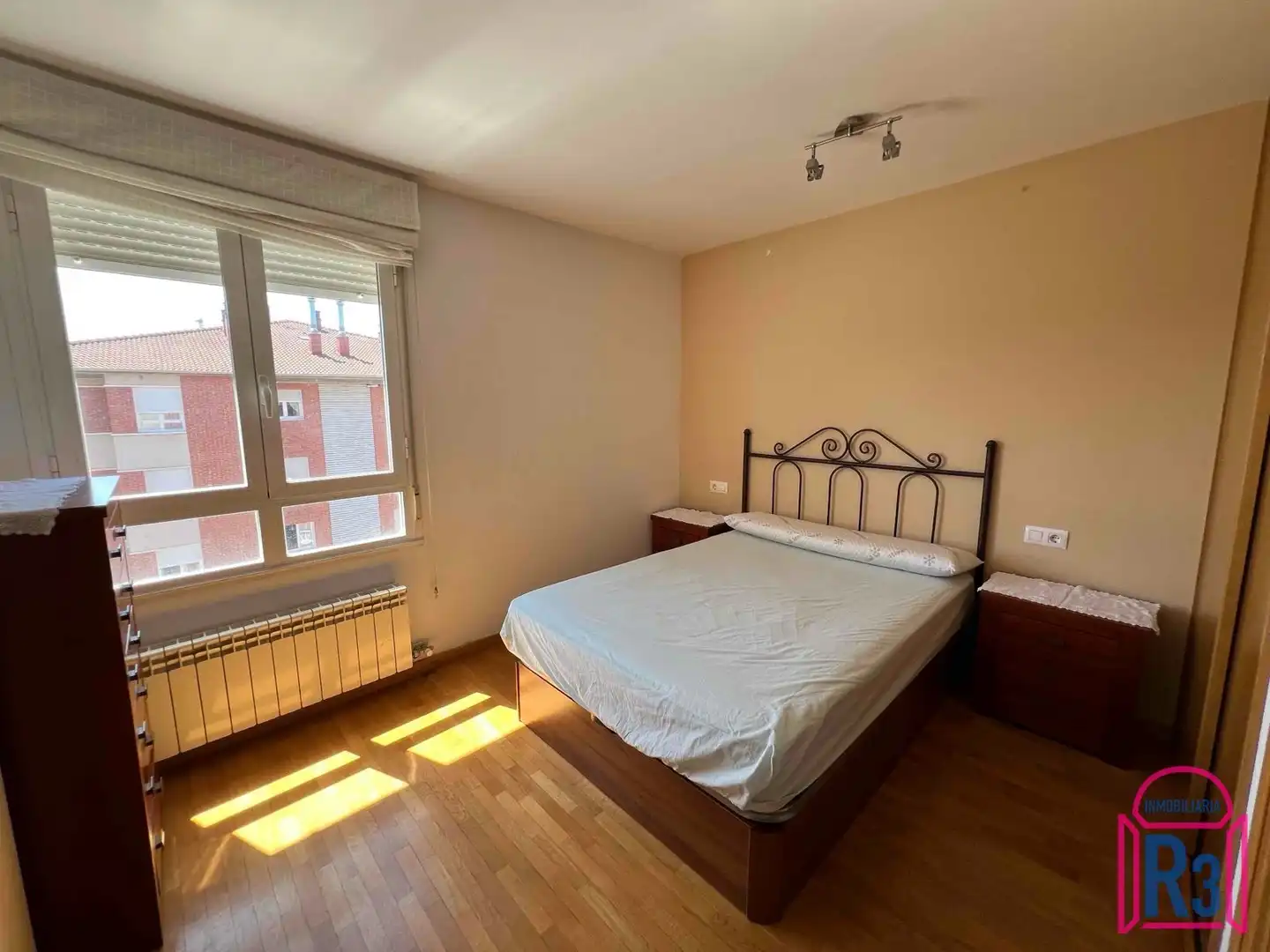 Habitación de Piso en venta en León Capital  con Calefacción, Terraza y Trastero