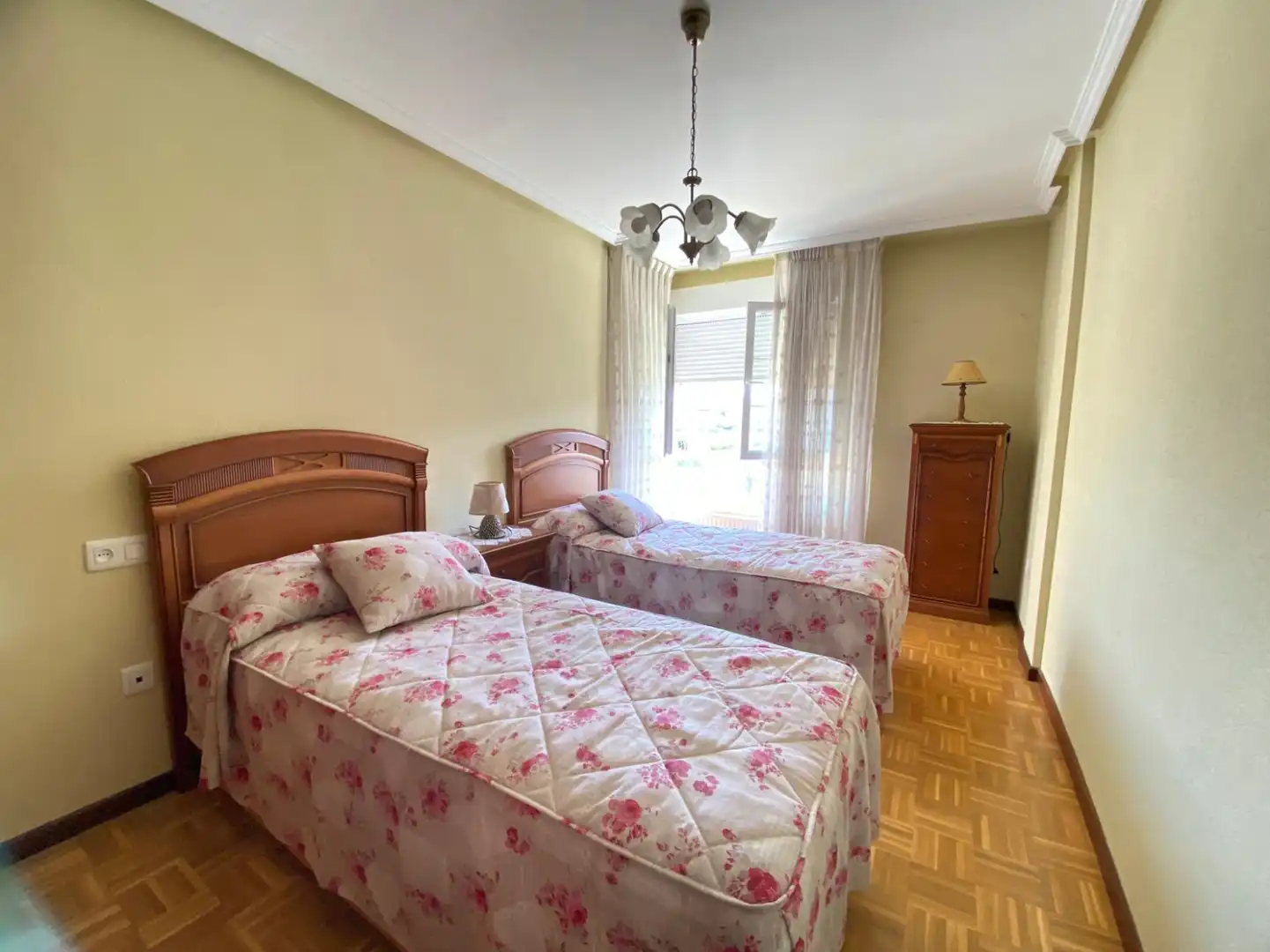 Schlafzimmer von Wohnung zur Miete in Siero mit Heizung und Privatgarten