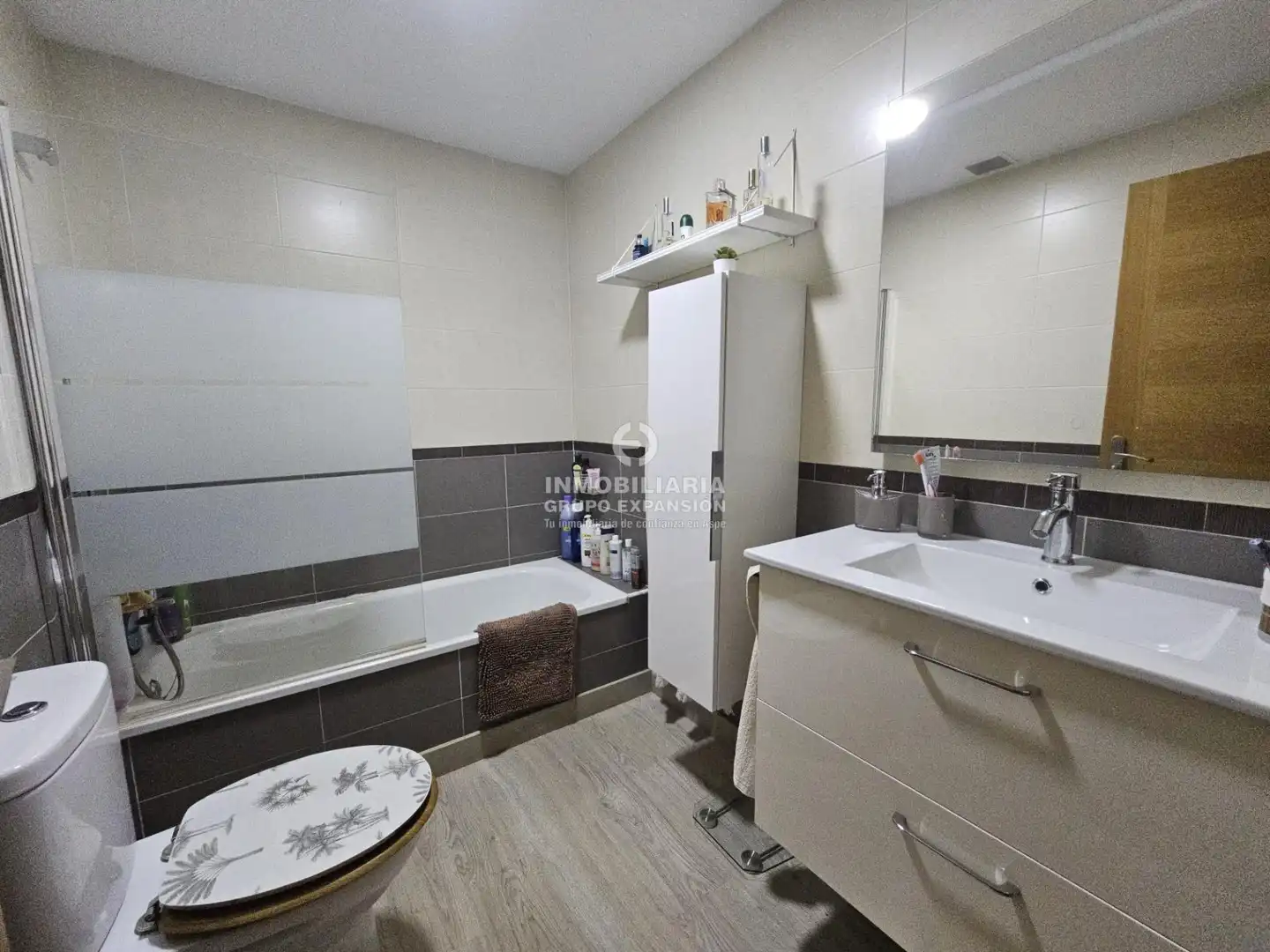 Badezimmer von Wohnung zum Verkauf in Aspe mit Klimaanlage, Heizung und Privatgarten