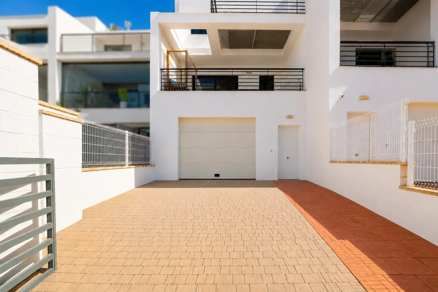 Vista exterior de Casa o chalet en venta en L'Alfàs del Pi con Terraza y Piscina comunitaria
