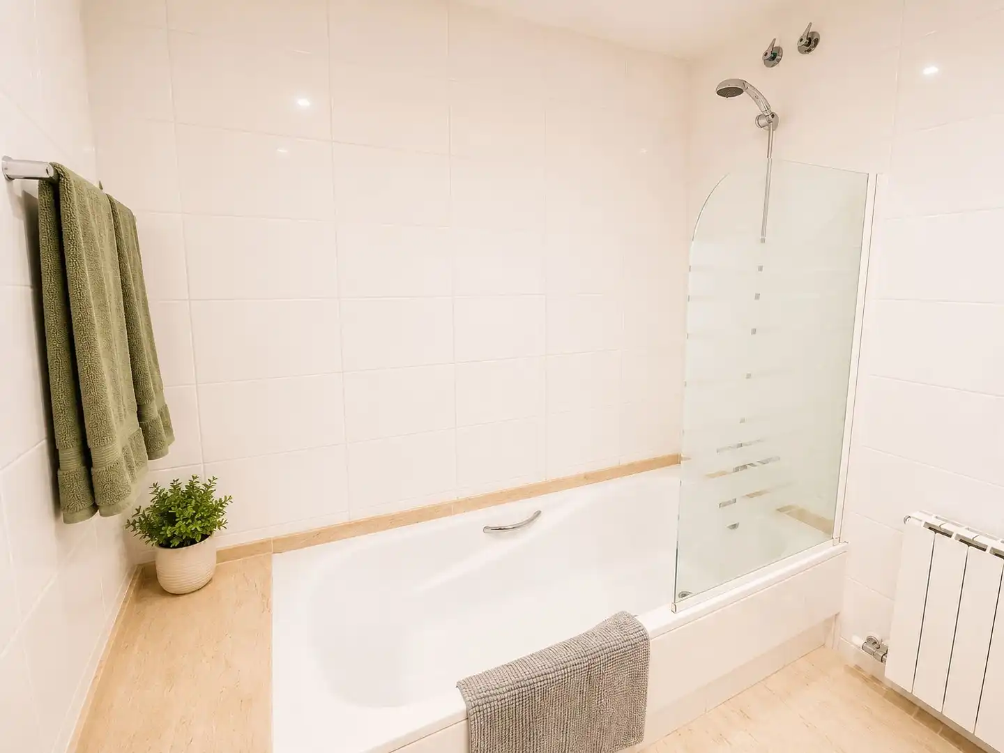 Bathroom of Flat for sale in Mataró  with Air Conditioner, Heating and Parquet flooring
