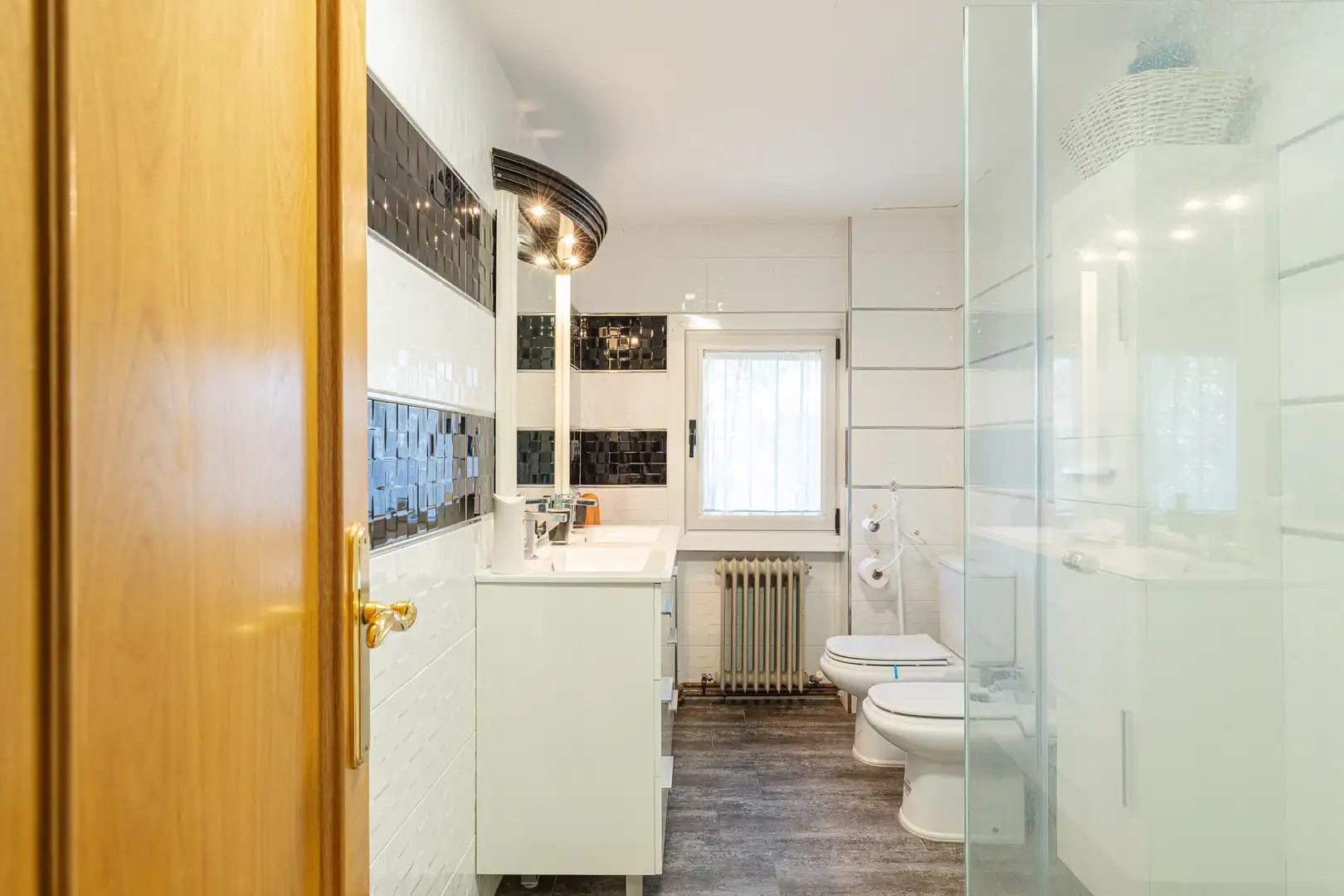 Bathroom of Houses for sale in Villanueva de la Cañada  with Air Conditioner, Heating and Private garden
