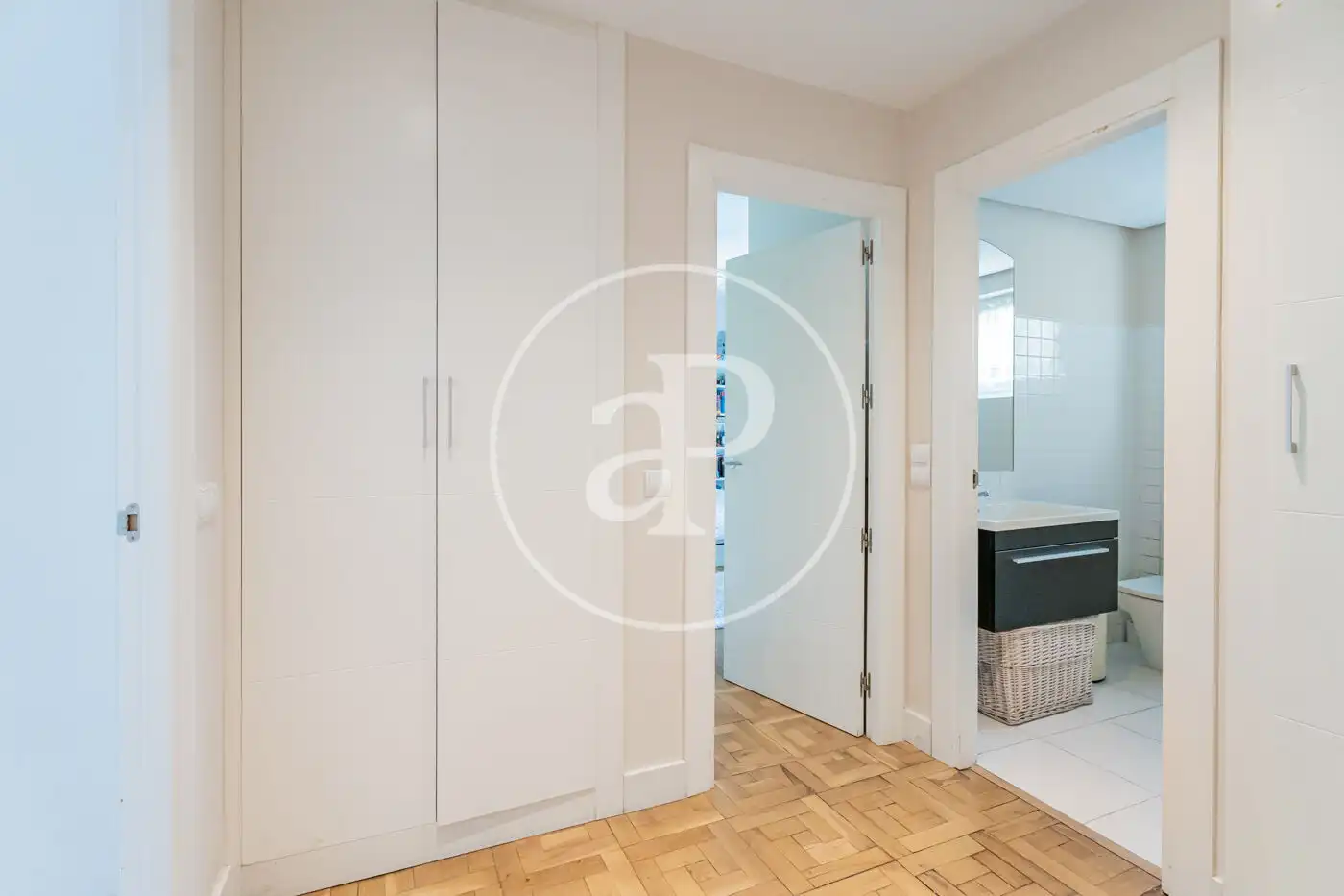 Wohnung zum Verkauf in Madrid mit Klimaanlage, Heizung und Privatgarten