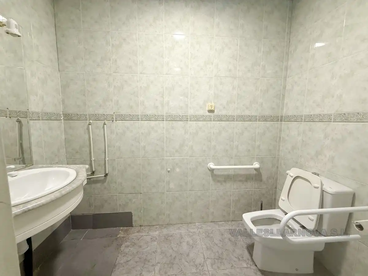 Bathroom of Commercial properties for rent in Mollet del Vallès  with Air Conditioner and Heating