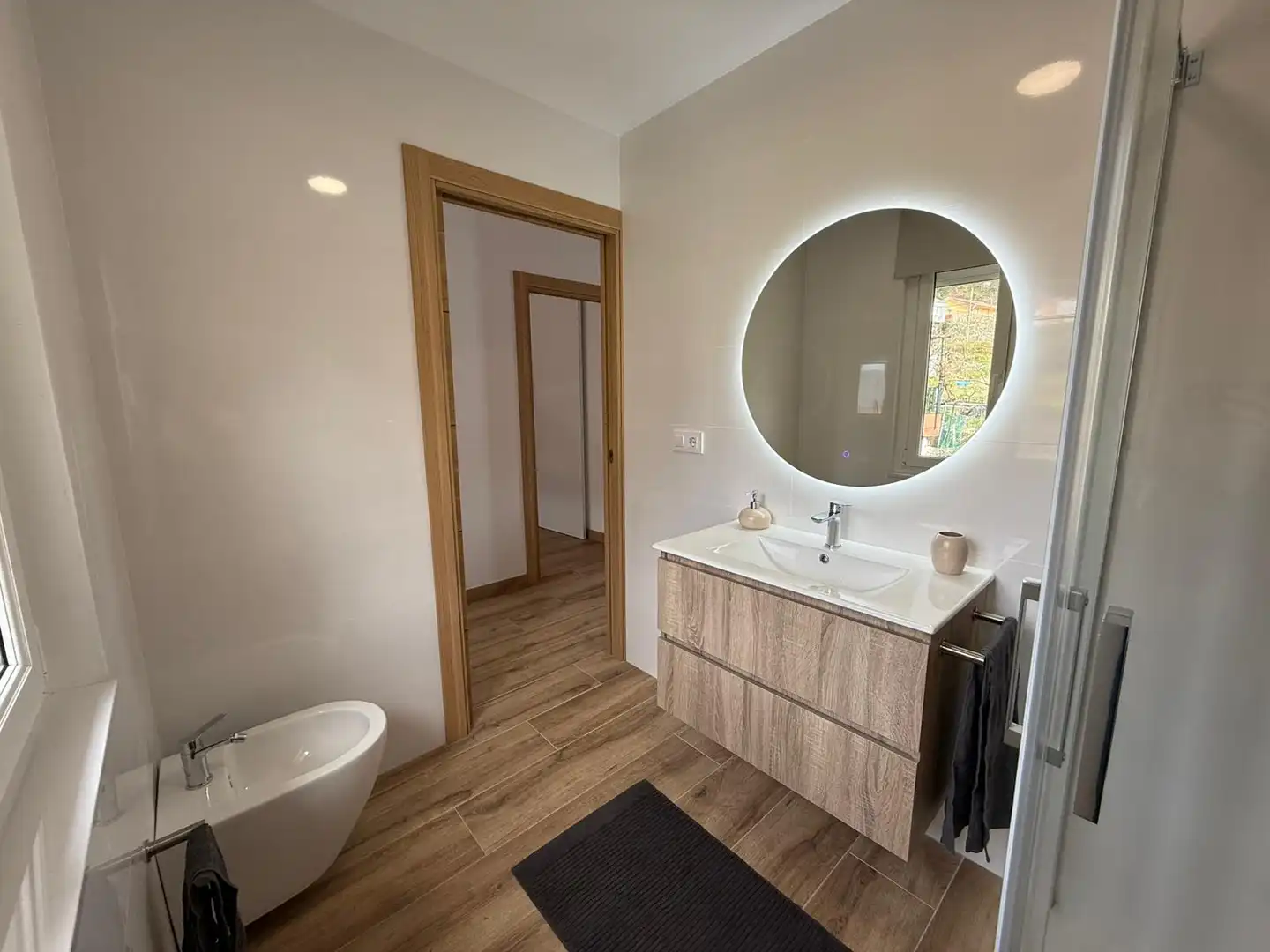 Bathroom of Flat for rent in Camariñas  with Heating, Parquet flooring and Furnished