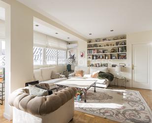 Sala d'estar de Apartament de lloguer en  Madrid Capital amb Aire condicionat i Calefacció