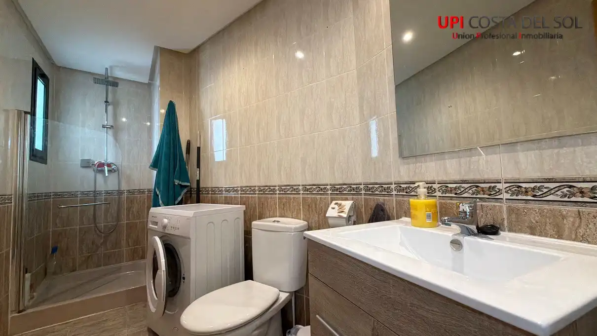 Baño de Piso en venta en Torremolinos con Aire acondicionado, Calefacción y Amueblado
