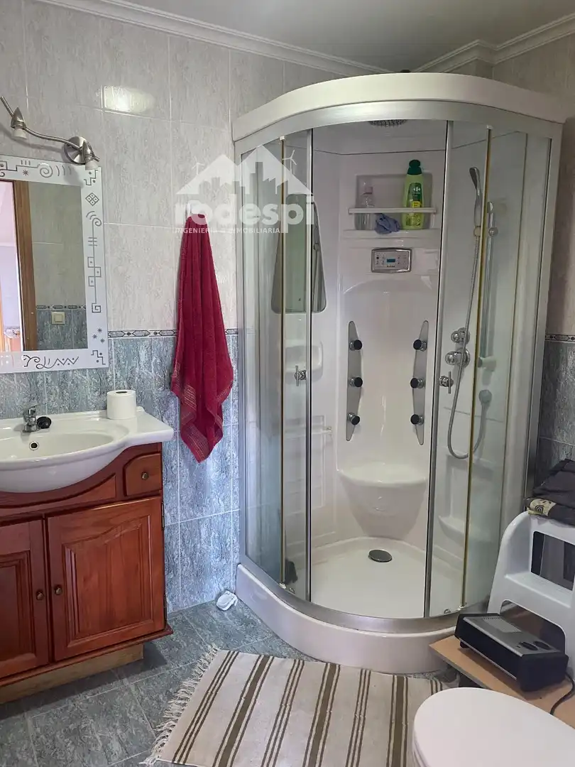 Baño de Ático de alquiler en A Cañiza   con Calefacción, Terraza y Amueblado
