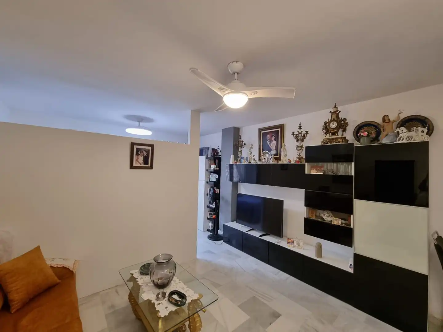 Sala d'estar de Estudi en venda en Torremolinos amb Aire condicionat