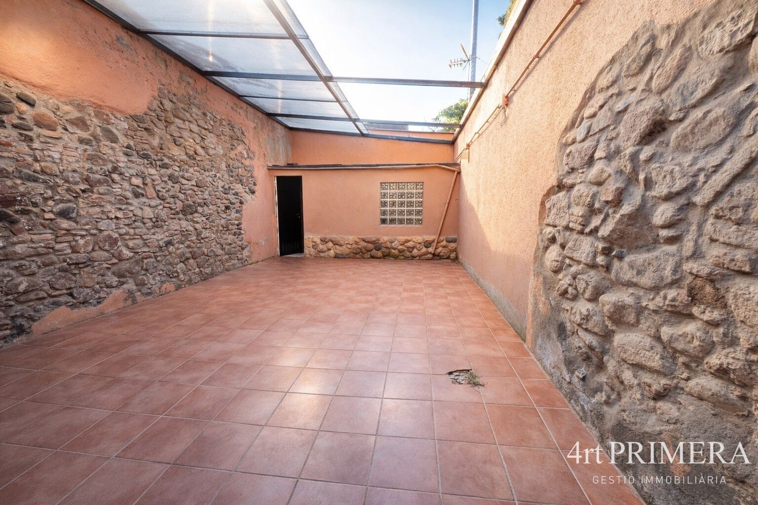 Local de alquiler en Carrer de Corró, Centre