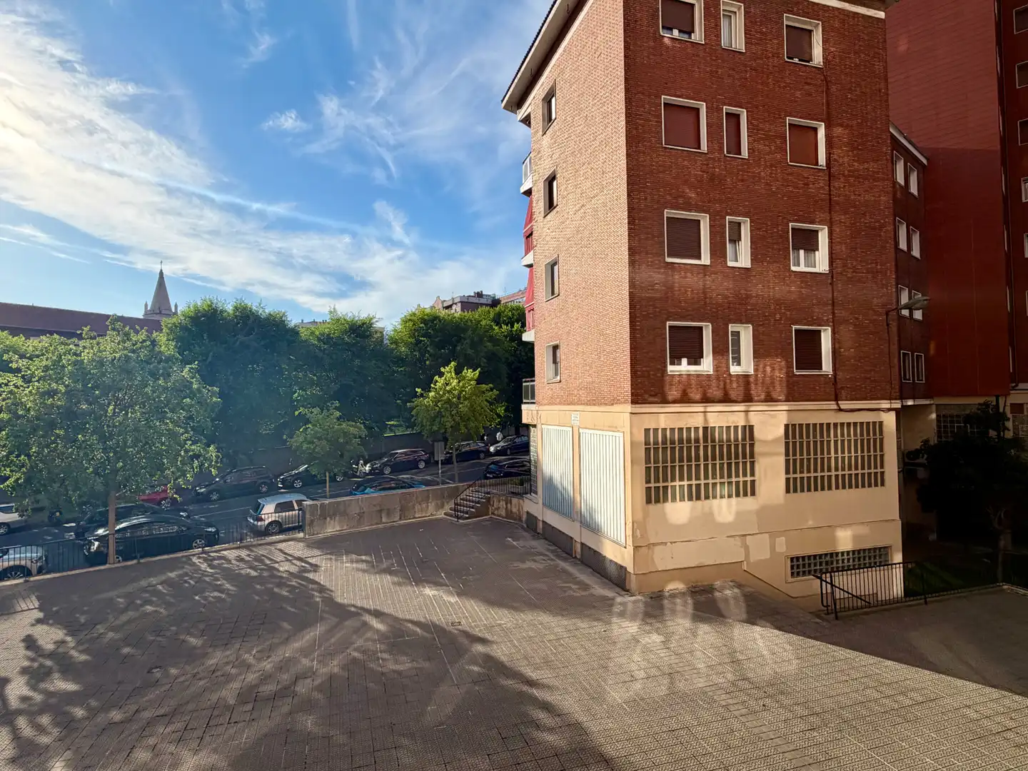 Vista exterior de Pis en venda en Bilbao  amb Calefacció, Traster i Moblat
