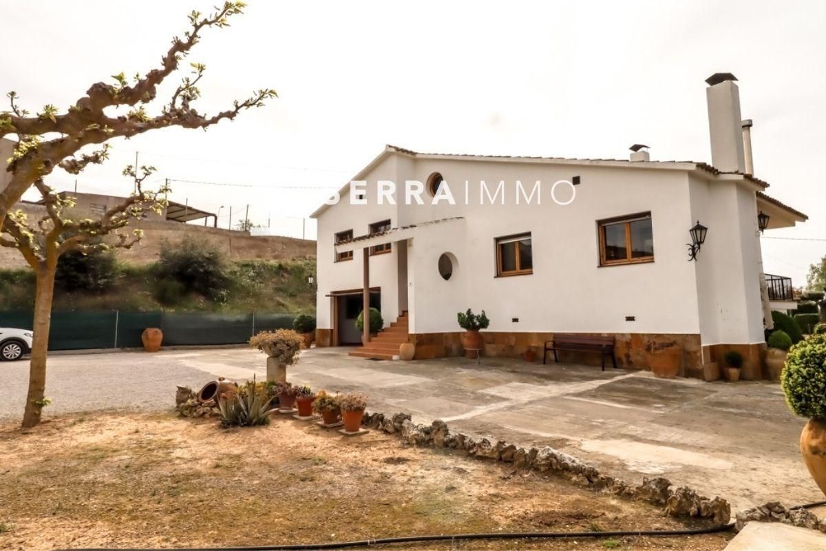 Vista exterior de Casa o xalet en venda en Font-rubí amb Jardí privat