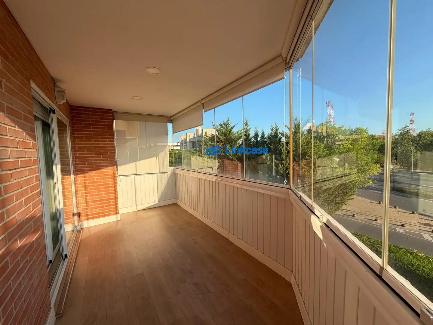 Vista exterior de Pis en venda en Pozuelo de Alarcón amb Aire condicionat, Calefacció i Jardí privat