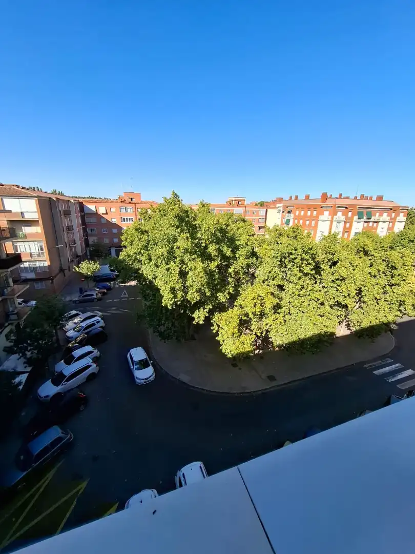 Vista exterior de Piso en venta en Valladolid con Calefacción, Amueblado y Horno
