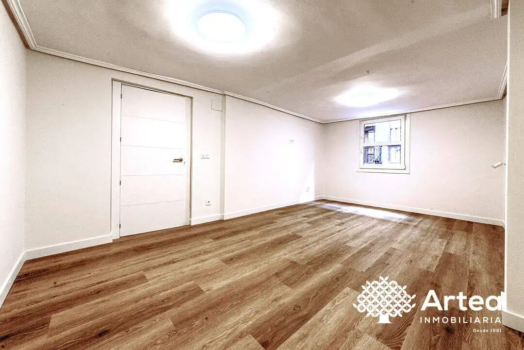 Piso en venta en Bilbao  con Balcón y Alarma