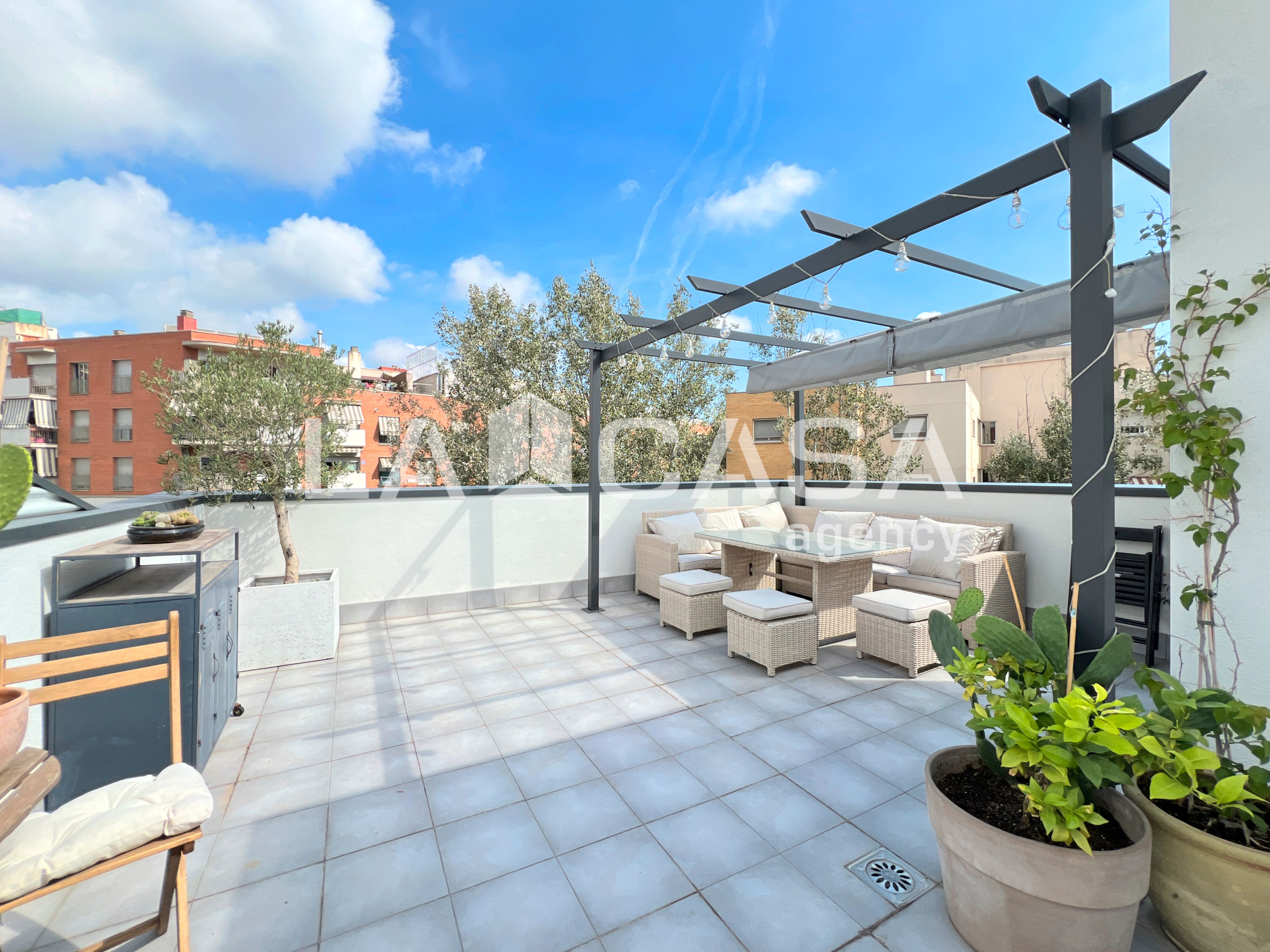 Terrace of Single-family semi-detached for sale in  Barcelona Capital  with Heating, Terrace and Balcony