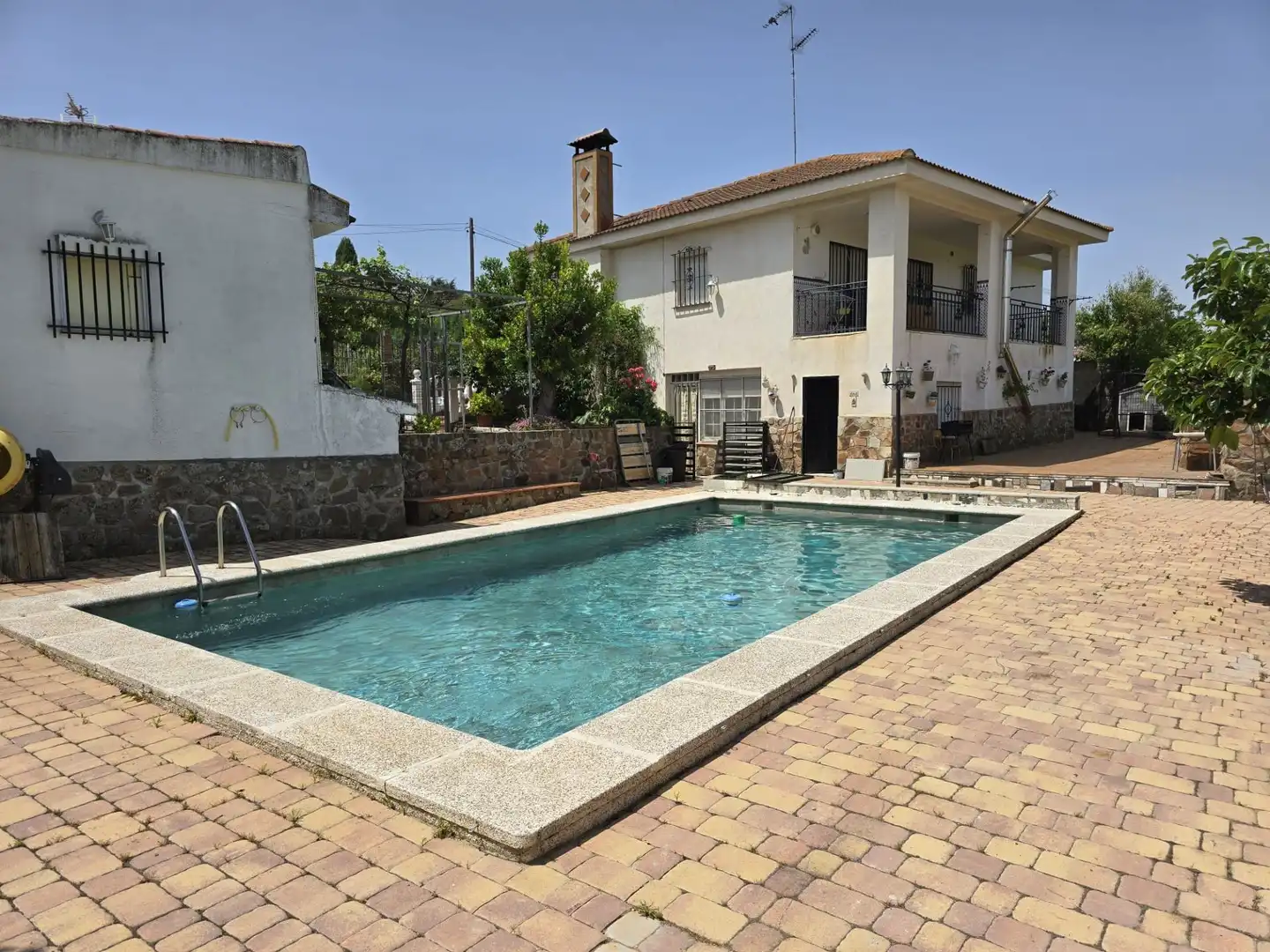 Schwimmbecken von Haus oder Chalet zum Verkauf in Yuncos mit Klimaanlage