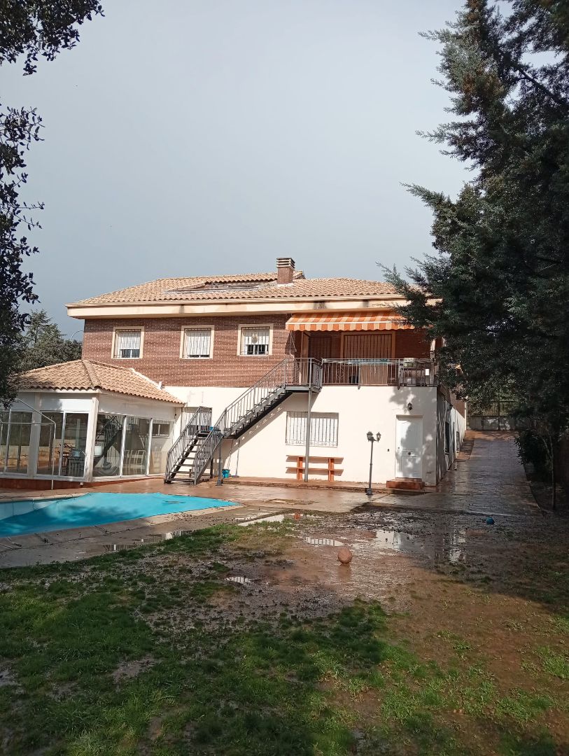 Exterior view of House or chalet for sale in Valdeaveruelo  with Air Conditioner, Heating and Private garden