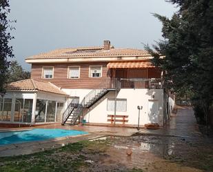 Exterior view of House or chalet for sale in Valdeaveruelo  with Air Conditioner, Heating and Private garden