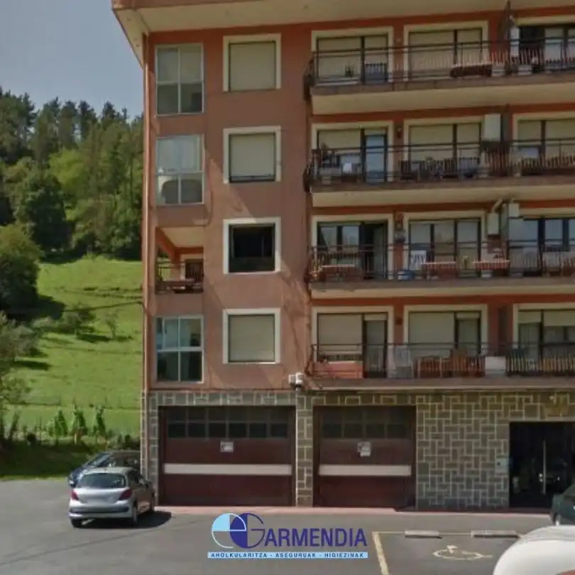 Local comercial en venda a Aia