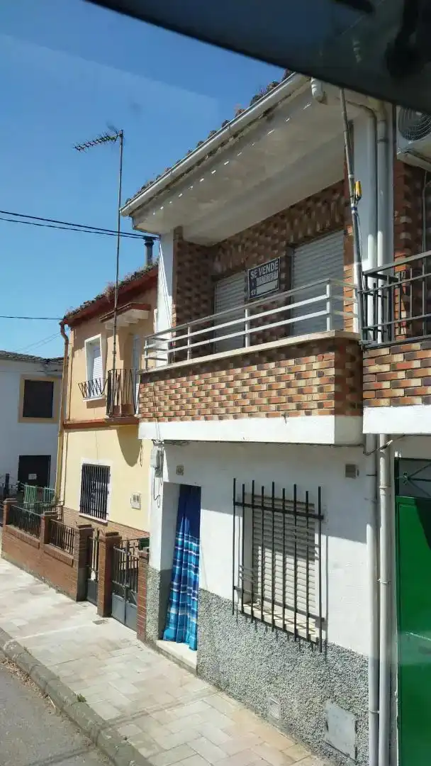 Vista exterior de Casa adosada en venda en Santibáñez el Bajo amb Moblat i Rentadora