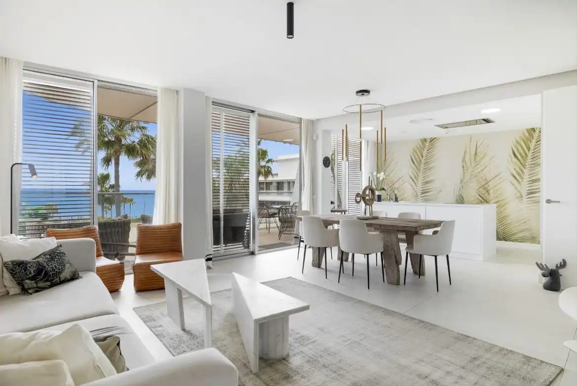 Sala d'estar de Apartament en venda en Estepona amb Aire condicionat, Calefacció i Jardí privat