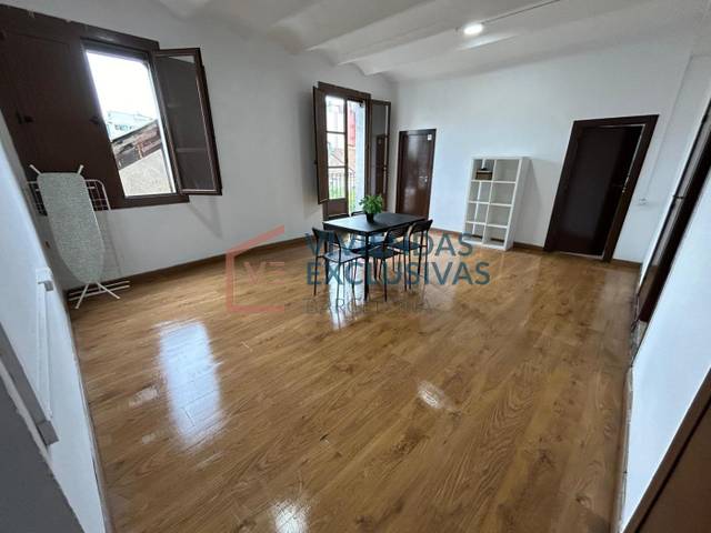 Piso en Venta en Calle Nou de la Rambla en El Raval
