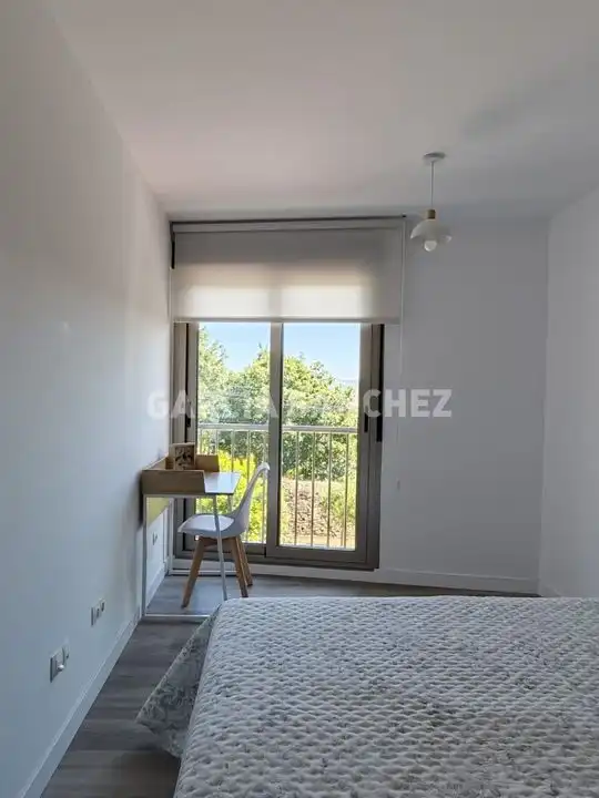 Dormitori de Apartament en venda en Boiro amb Traster, Moblat i Forn
