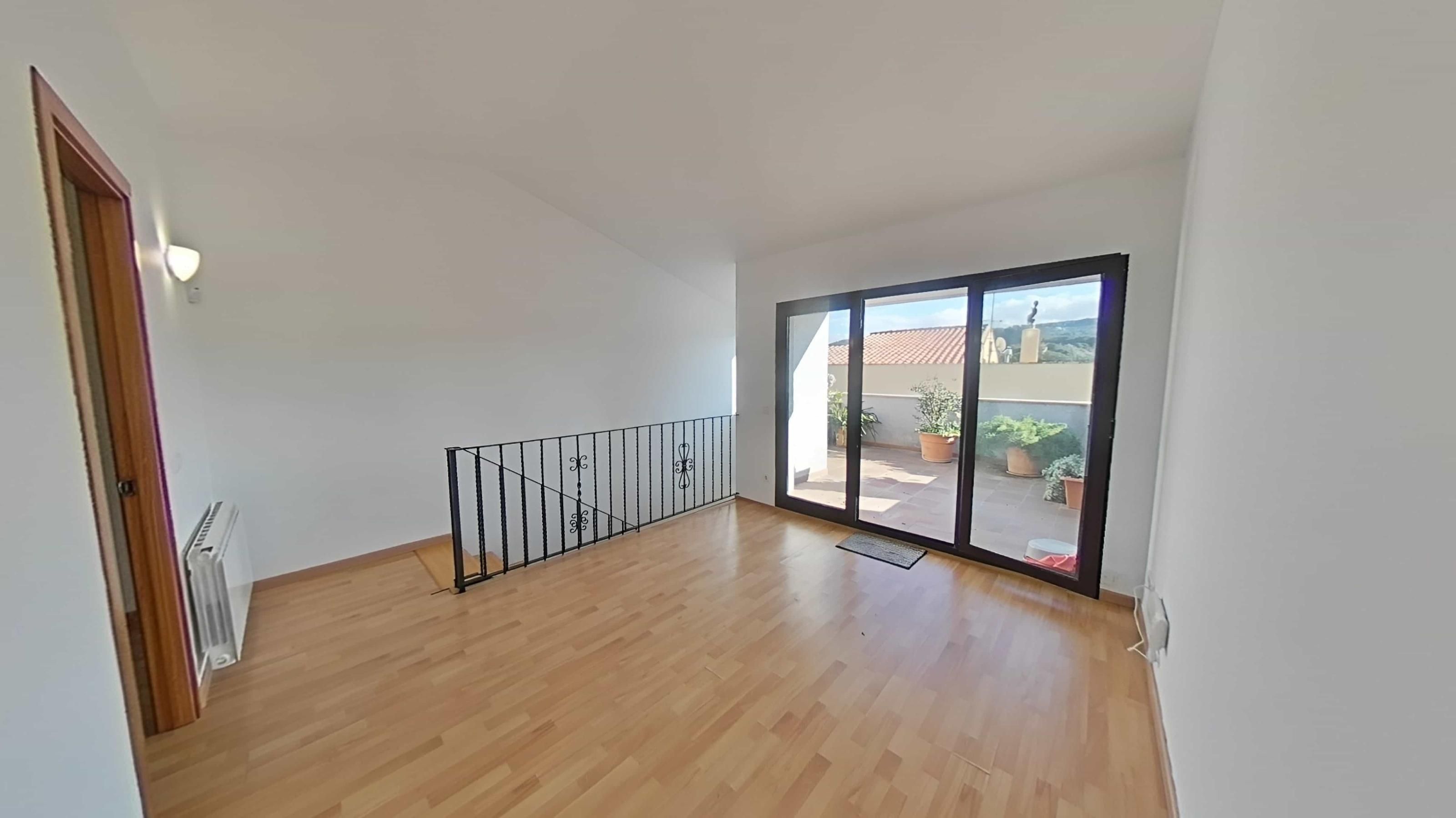 Sala d'estar de Casa adosada en venda en Subirats amb Calefacció, Terrassa i Traster