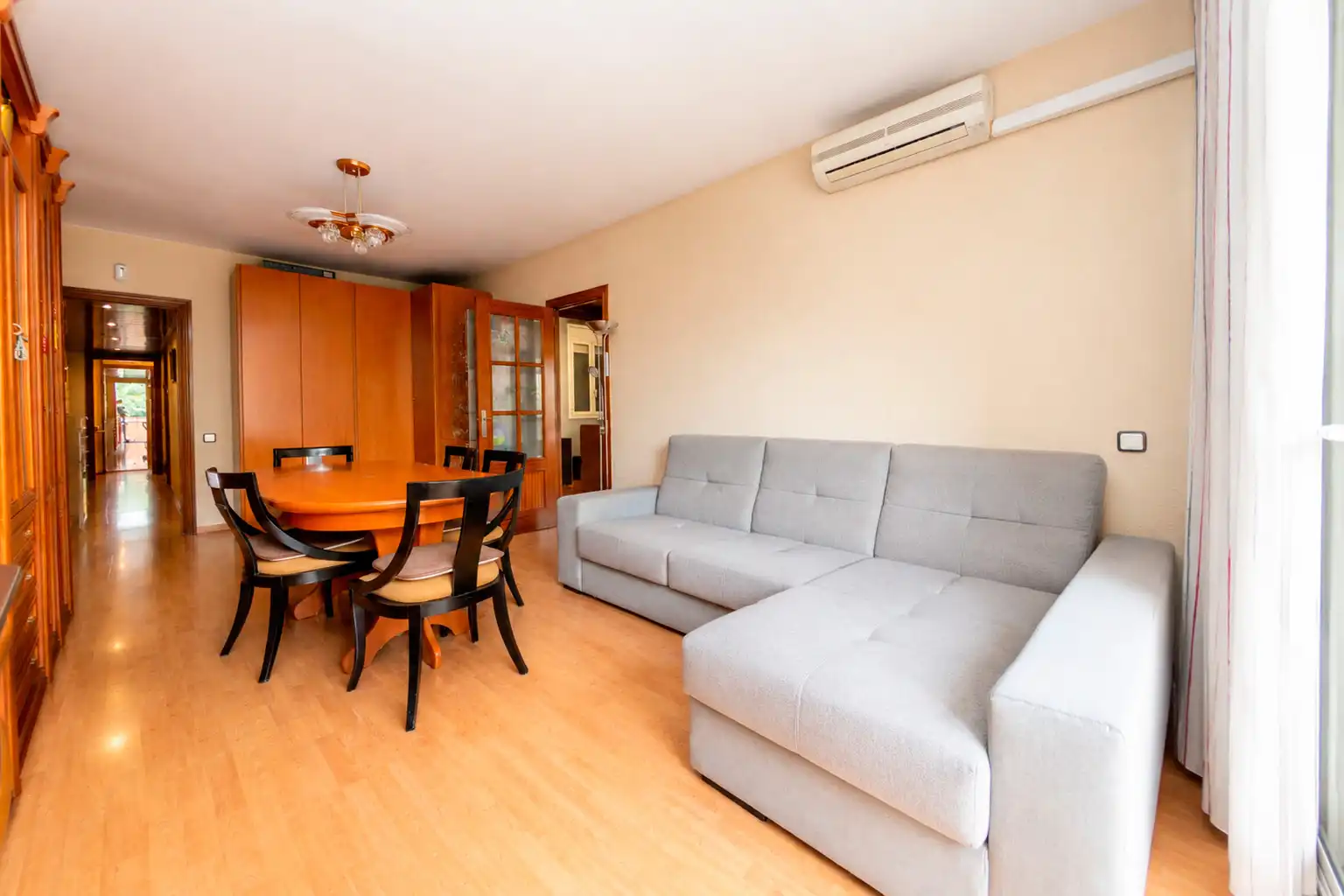 Sala d'estar de Pis en venda en Barcelona amb Aire condicionat, Parquet i Balcó