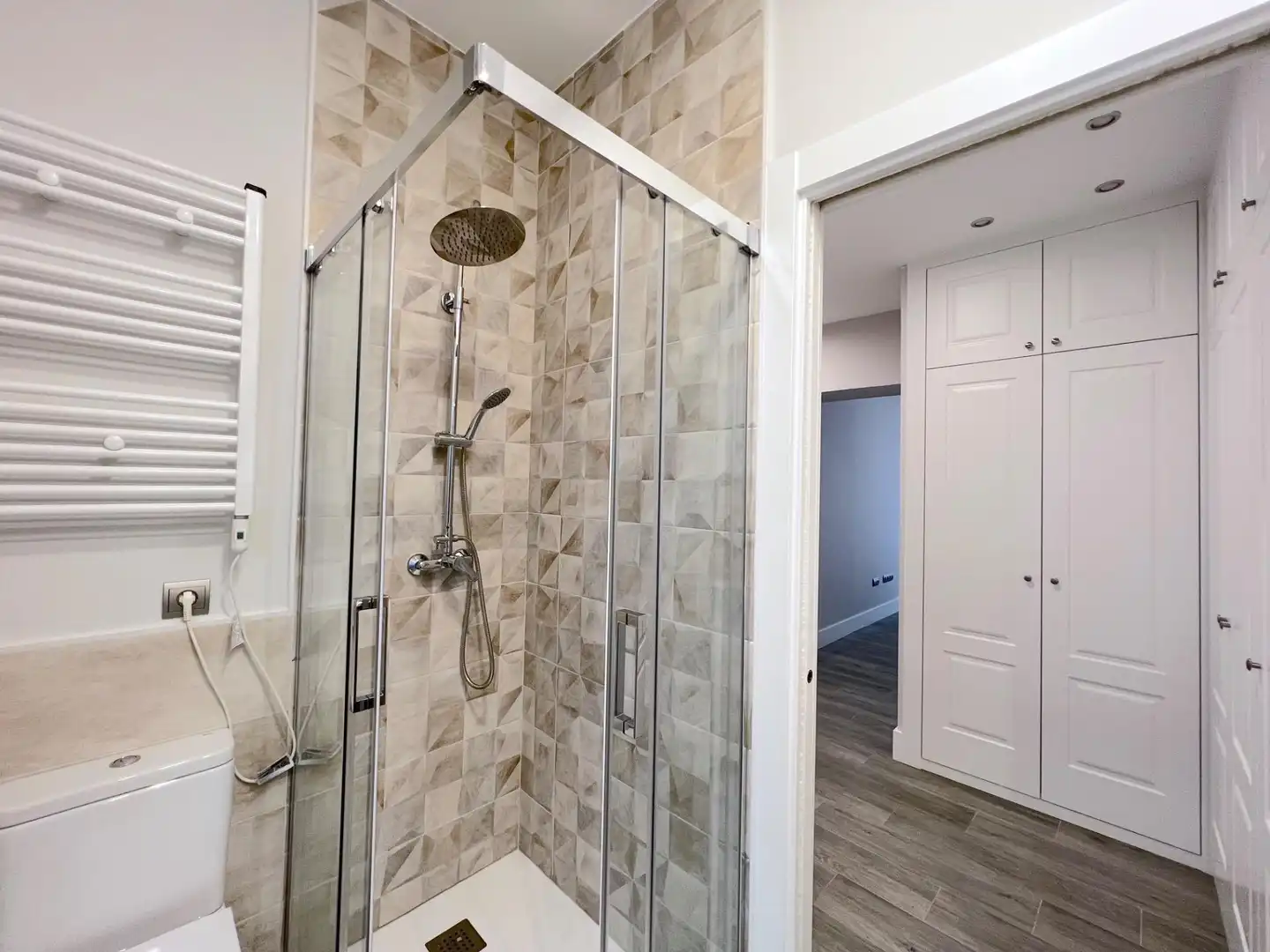 Bathroom of Flat for rent in Barrio de Salamanca