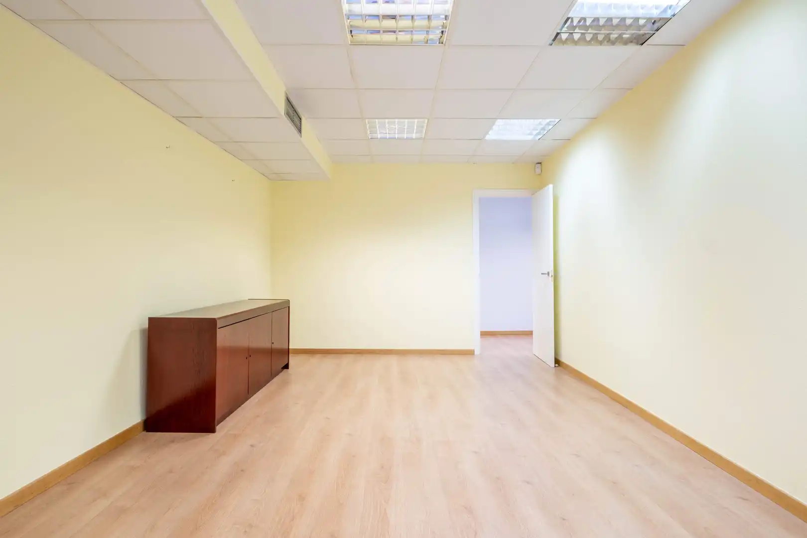 Büro zur Miete in Zaragoza mit Klimaanlage und Heizung