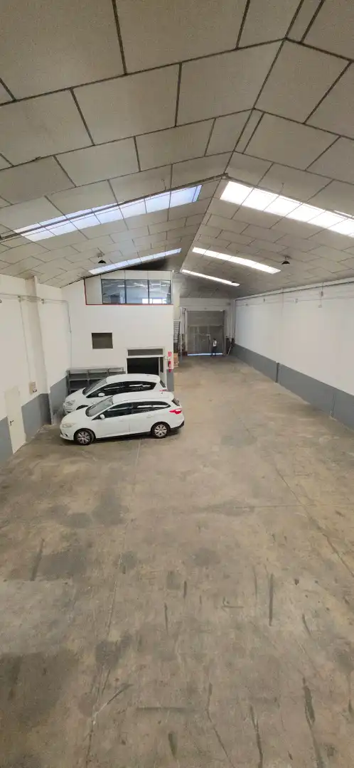 Parkplatz von Fabrikhallen zur Miete in Santa Perpètua de Mogoda